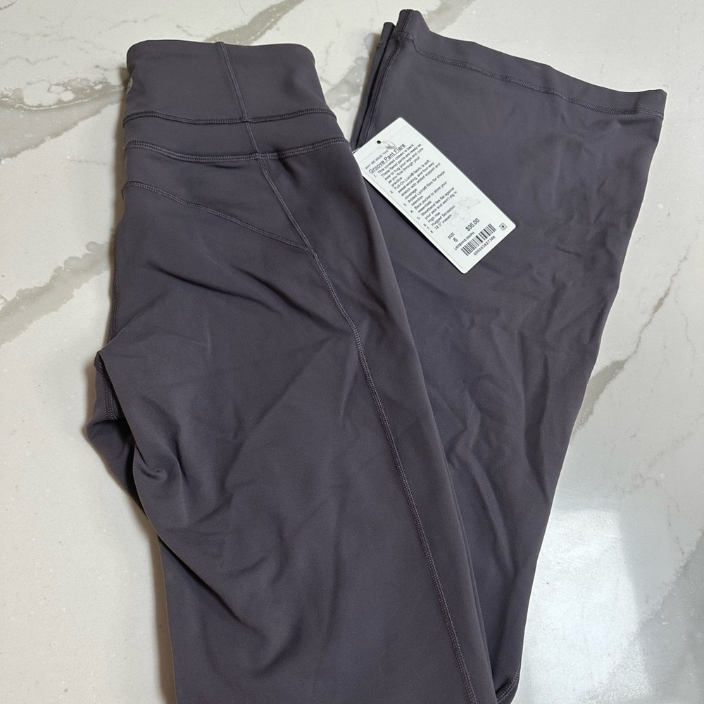 NWT Lululemon Groove Flare Pant, size 6